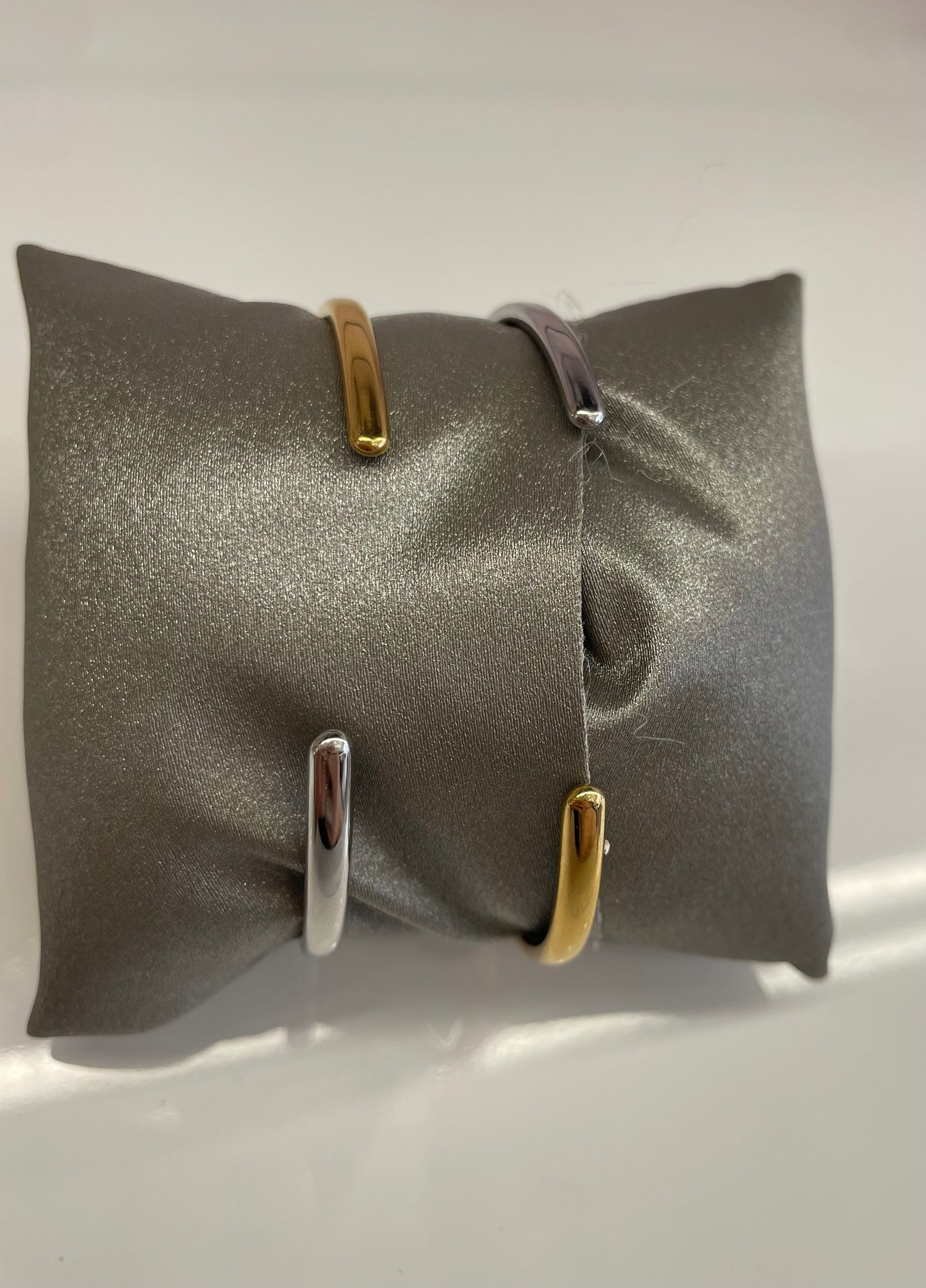 Ατσάλινη χειροπέδα!