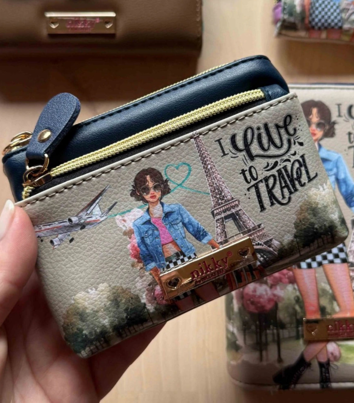 NIKKY της Nicole Lee NK22526- I Live To Travel