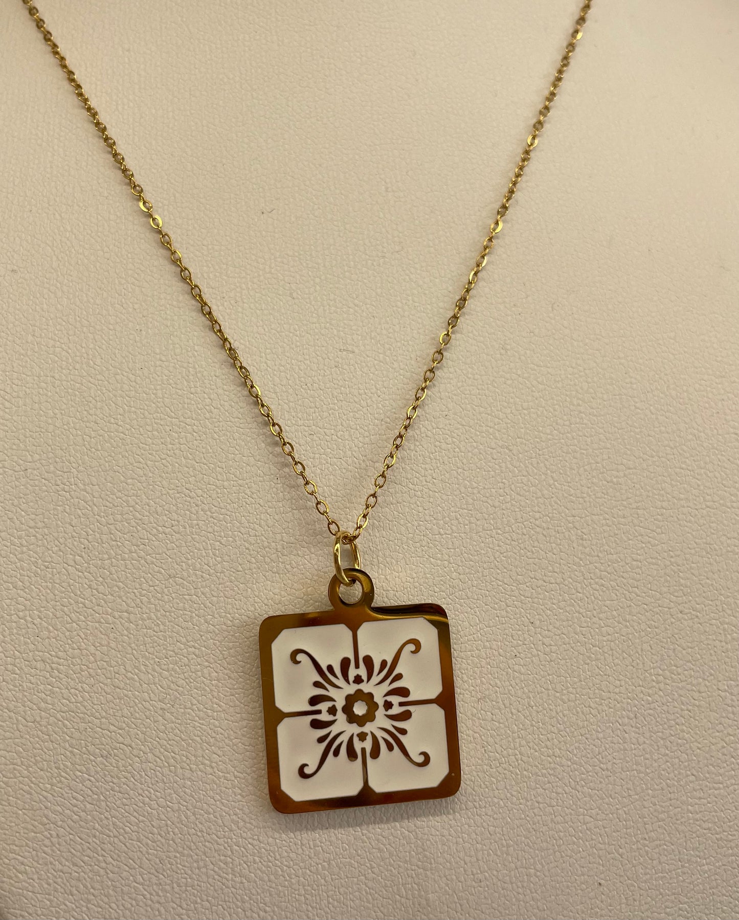 Ατσάλινο κολιέ !