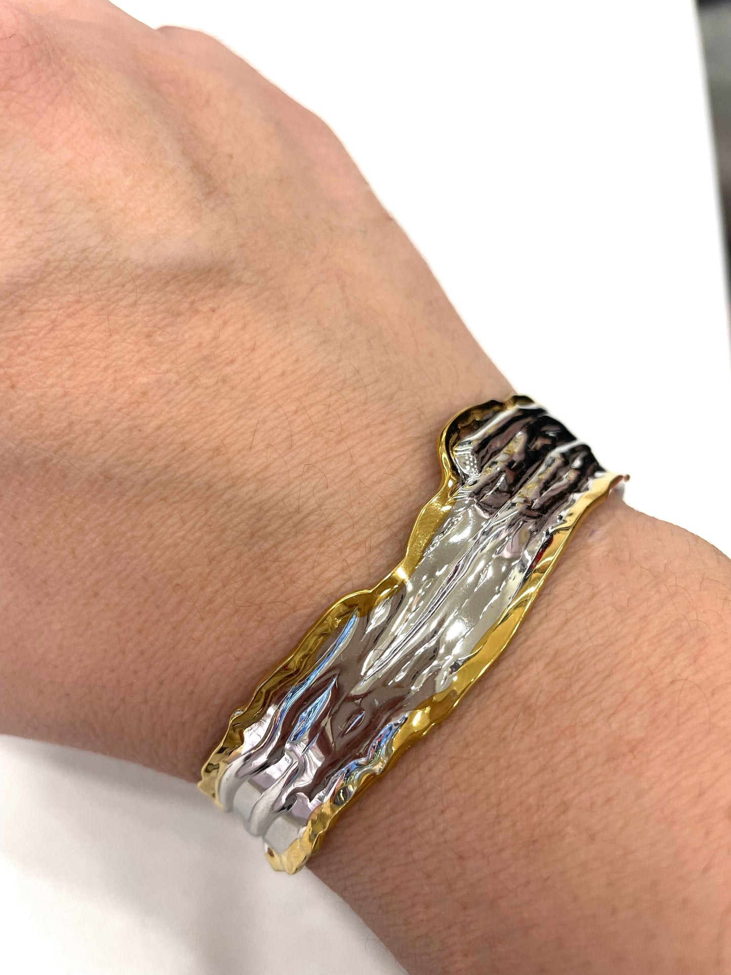 Ατσάλινη χειροπέδα!